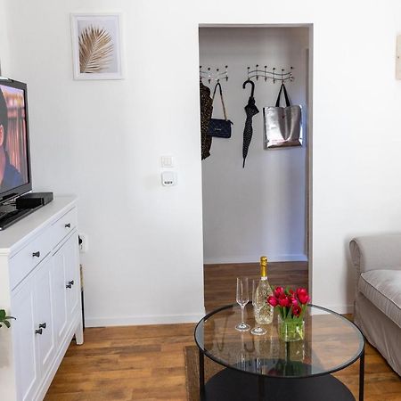 Republic Apartman Apartment Baja Bagian luar foto