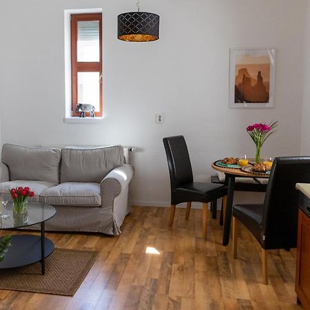 Republic Apartman Apartment Baja Bagian luar foto
