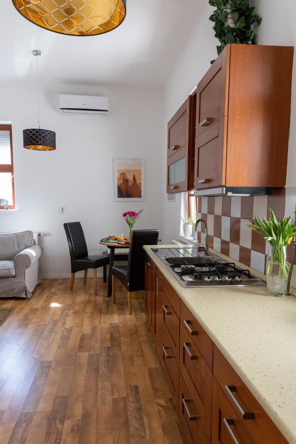 Republic Apartman Apartment Baja Bagian luar foto