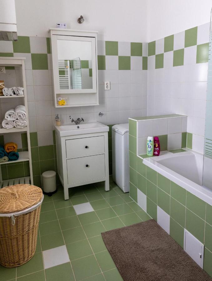 Republic Apartman Apartment Baja Bagian luar foto