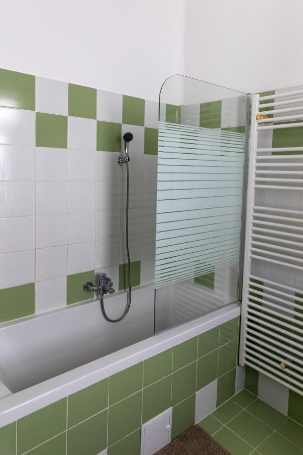 Republic Apartman Apartment Baja Bagian luar foto